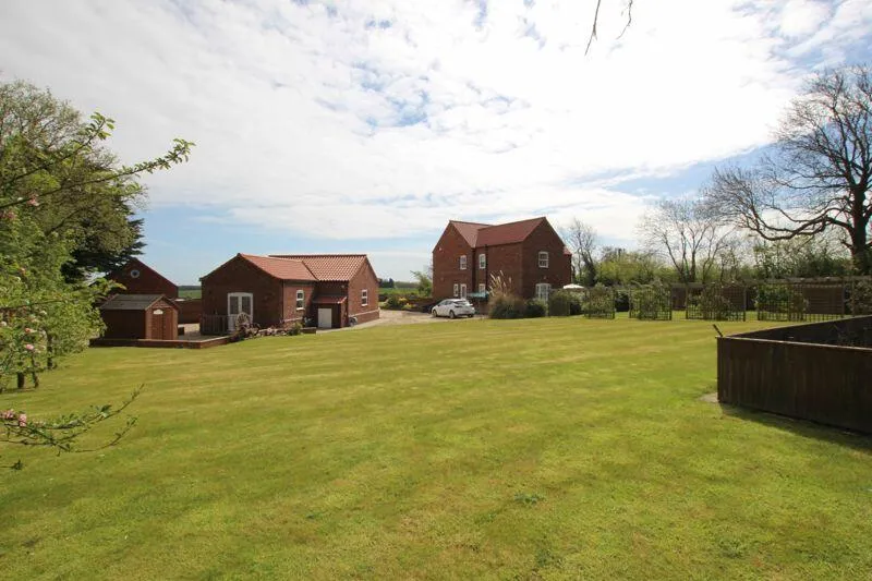 5 bed Detached