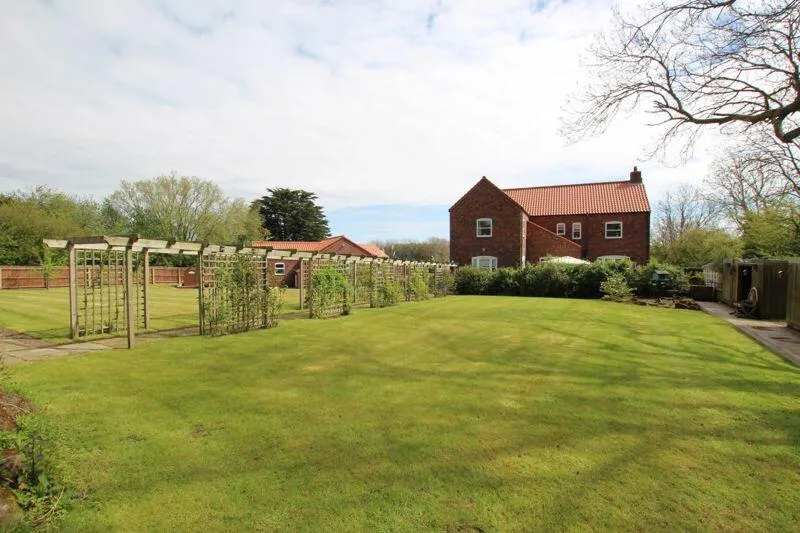 5 bed Detached