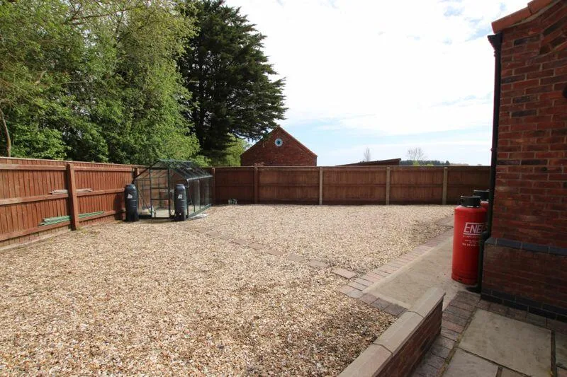 5 bed Detached