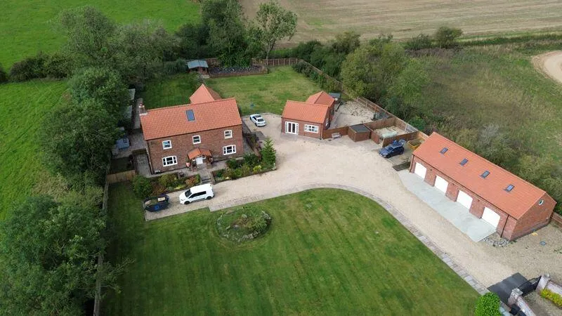 5 bed Detached