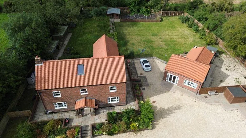 5 bed Detached