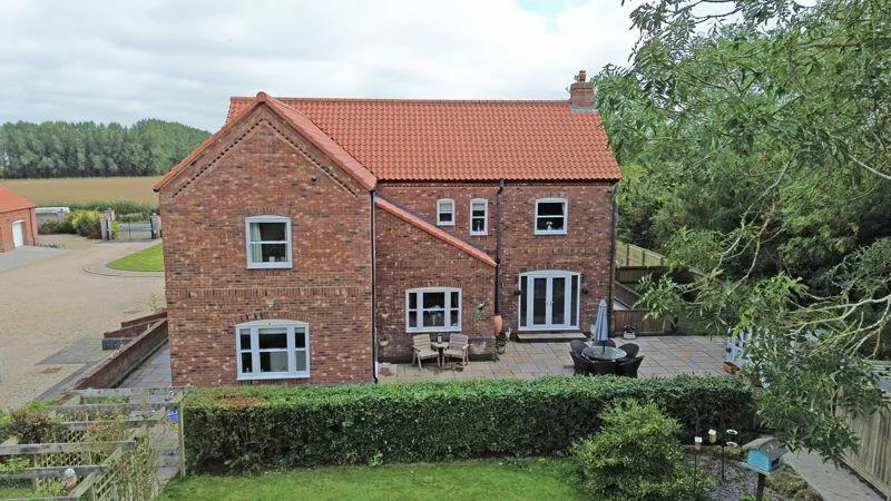5 bed Detached