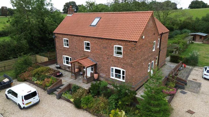 5 bed Detached