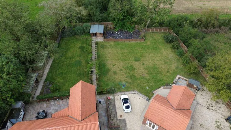 5 bed Detached