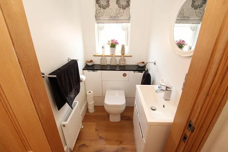 5 bed Detached