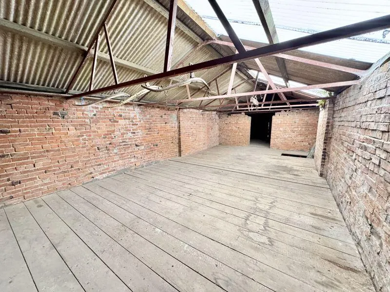5 bed Barn Conversion