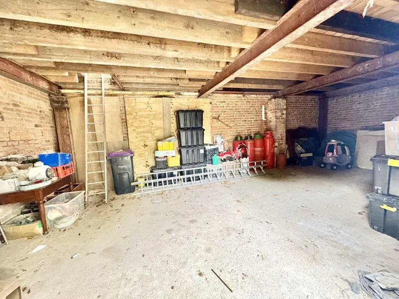 5 bed Barn Conversion