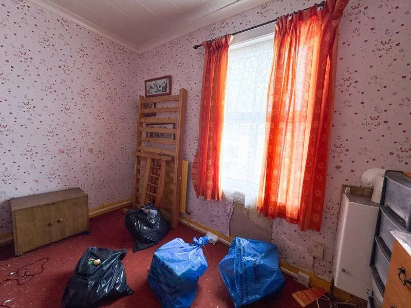 4 bed End of Terrace