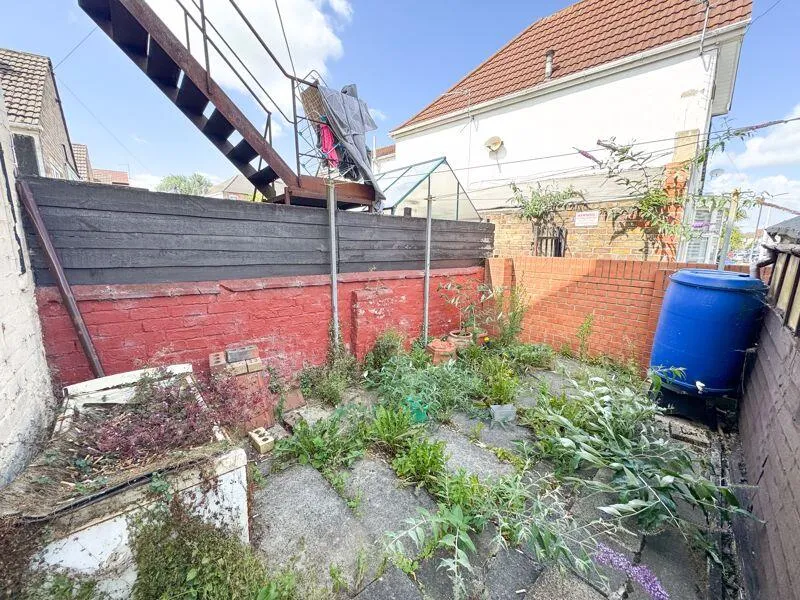4 bed End of Terrace