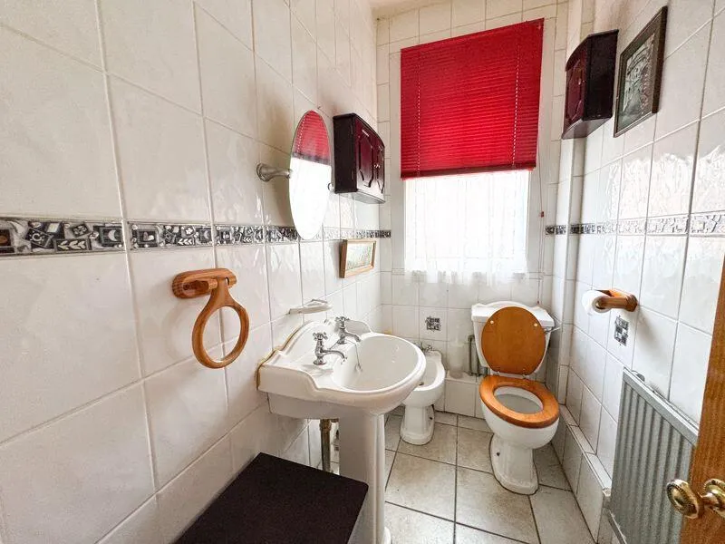 4 bed End of Terrace