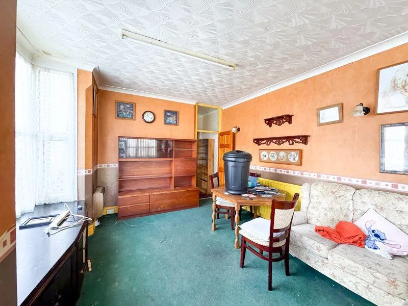 4 bed End of Terrace