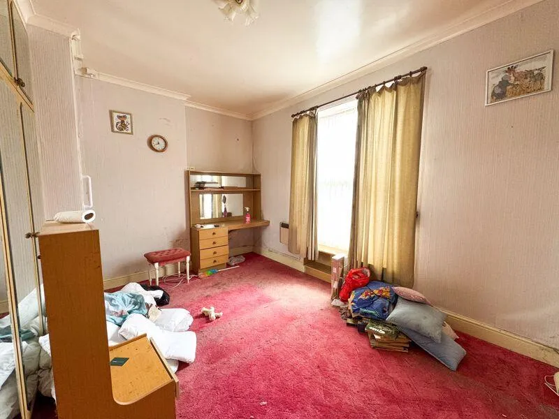 4 bed End of Terrace