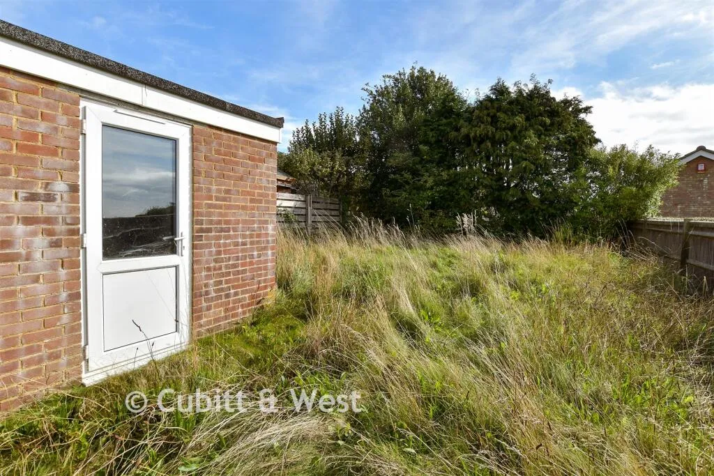 2 bed Semi-Detached Bungalow
