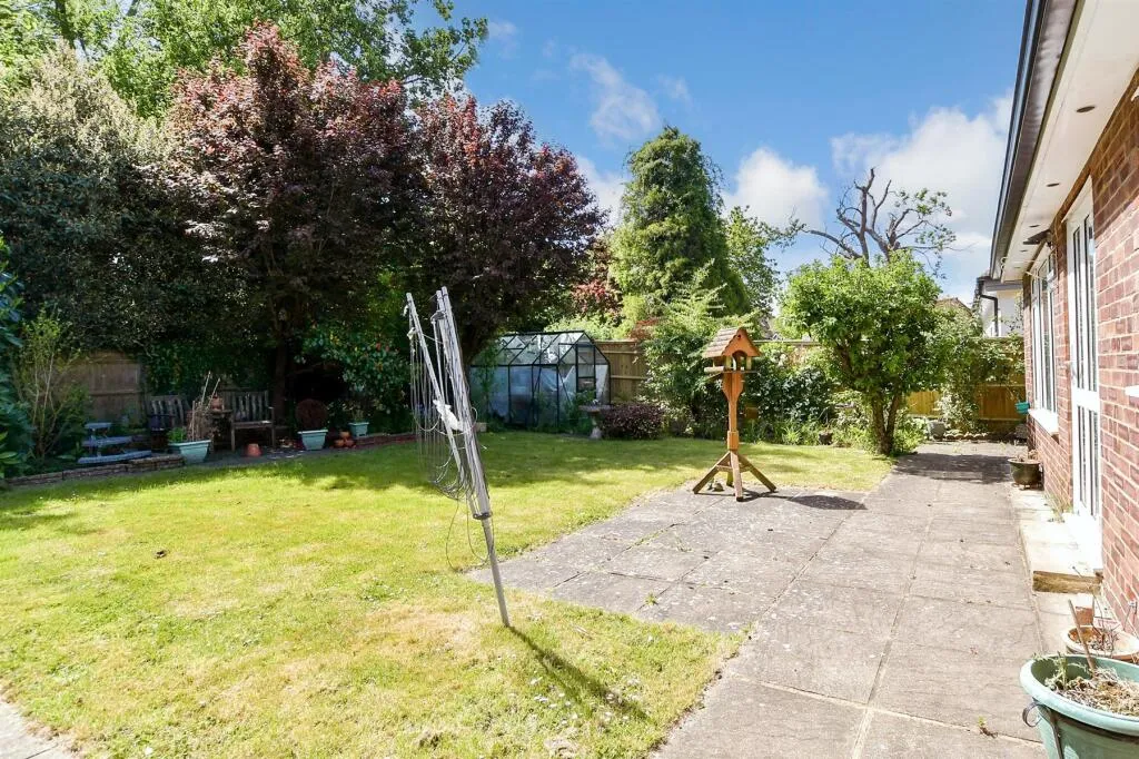 2 bed Detached Bungalow