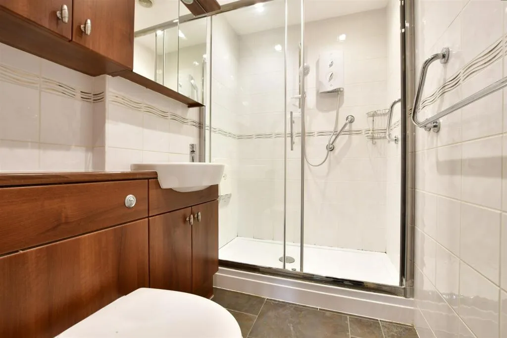 2 bed Retirement Property
