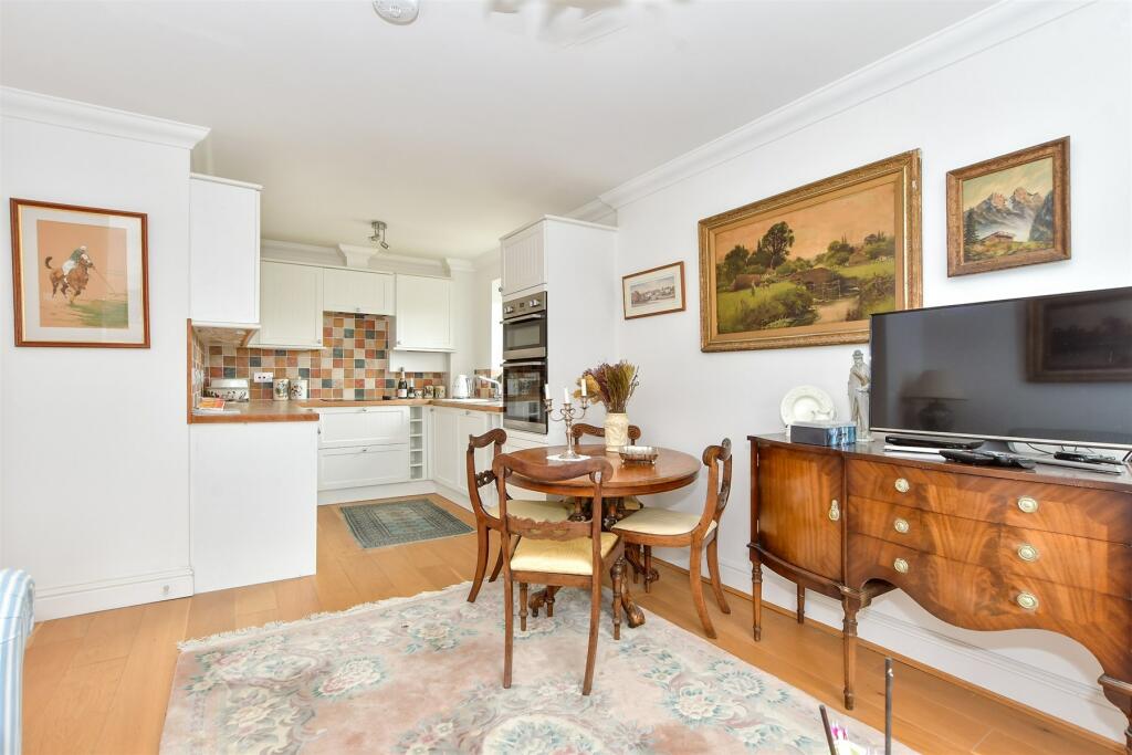 2 bed Apartment