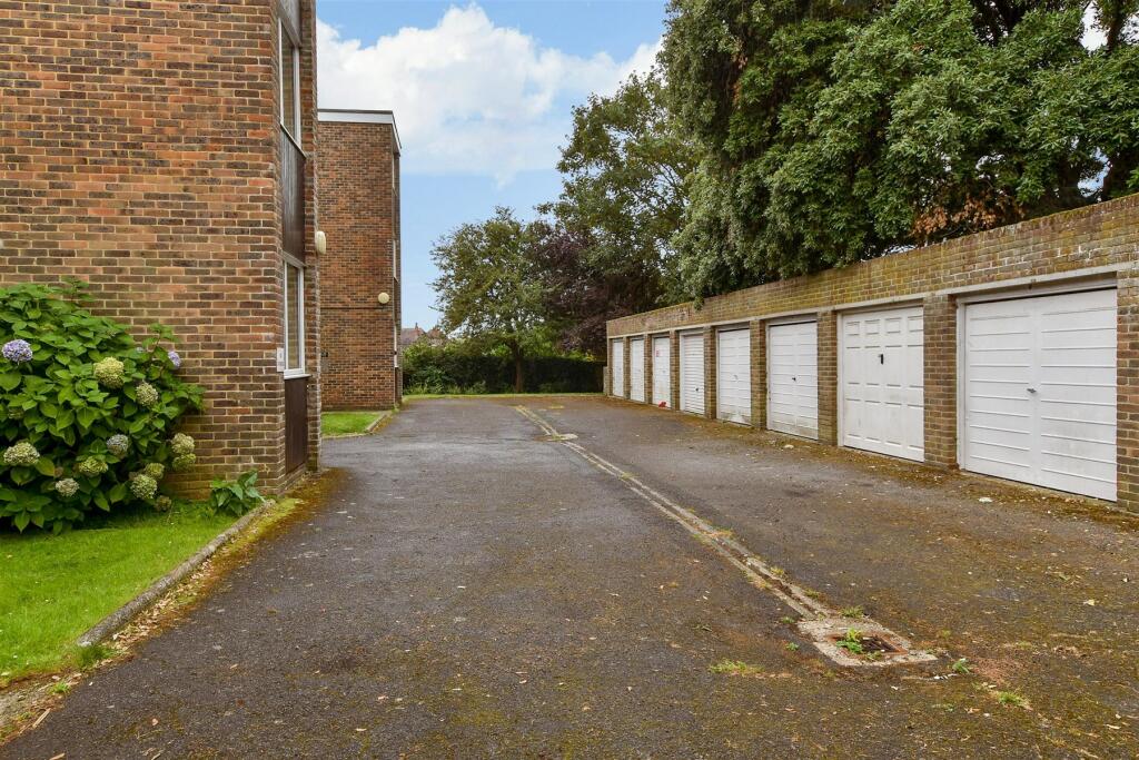2 bed Apartment