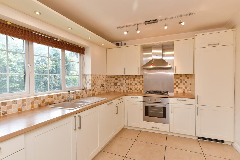 3 bed Town House