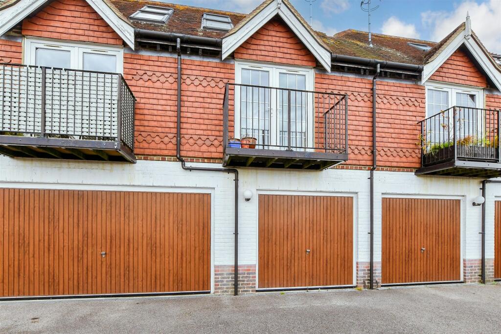 3 bed Town House