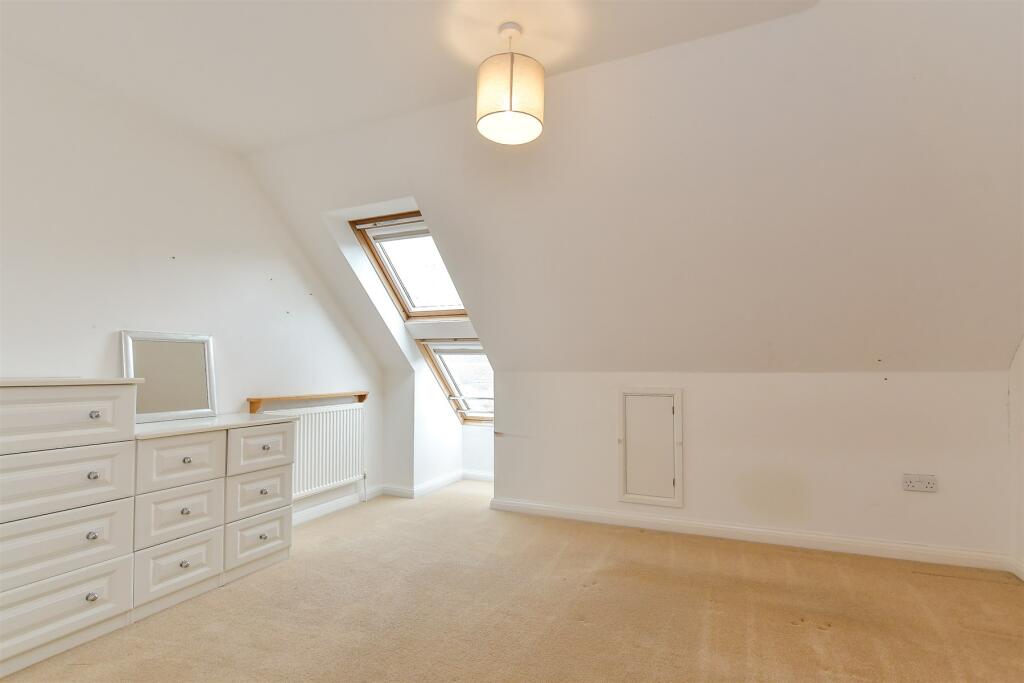 3 bed Town House
