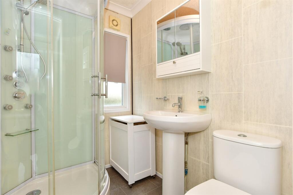 2 bed Mobile Home