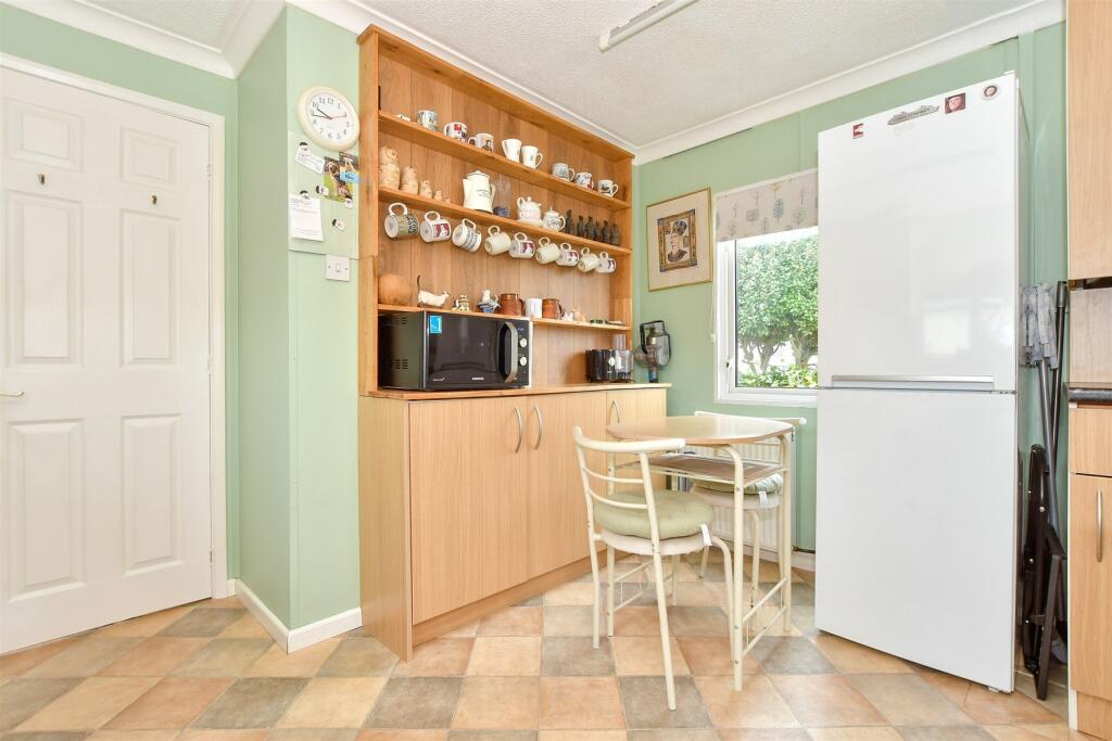 2 bed Mobile Home