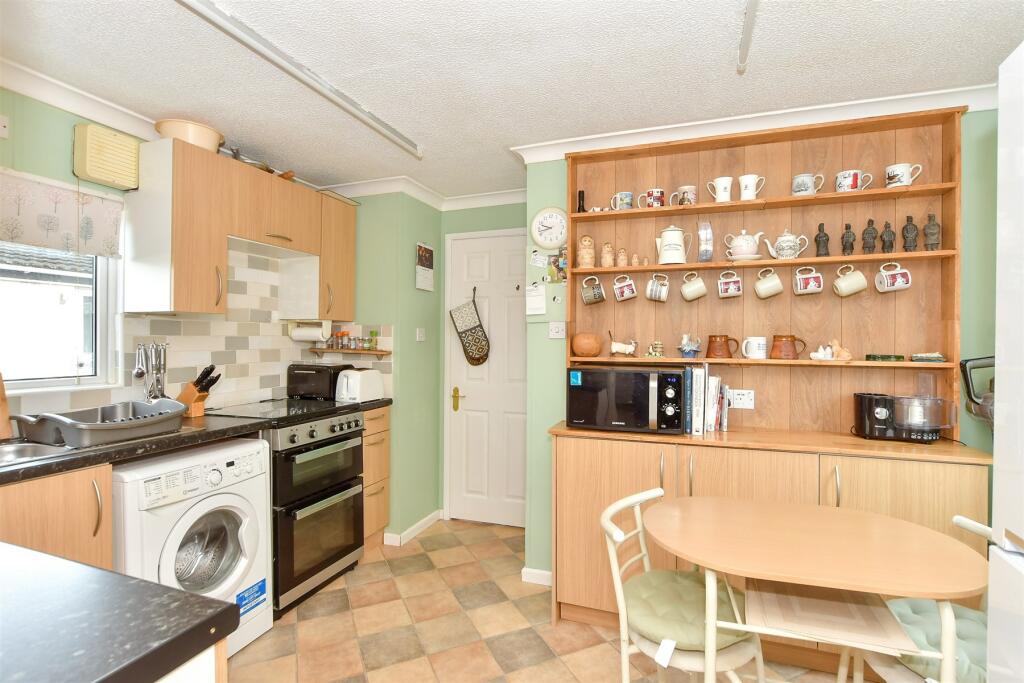 2 bed Mobile Home