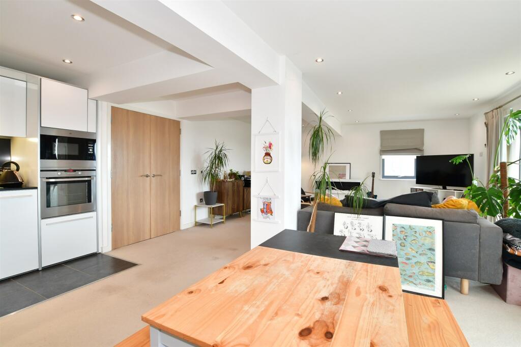 2 bed Apartment