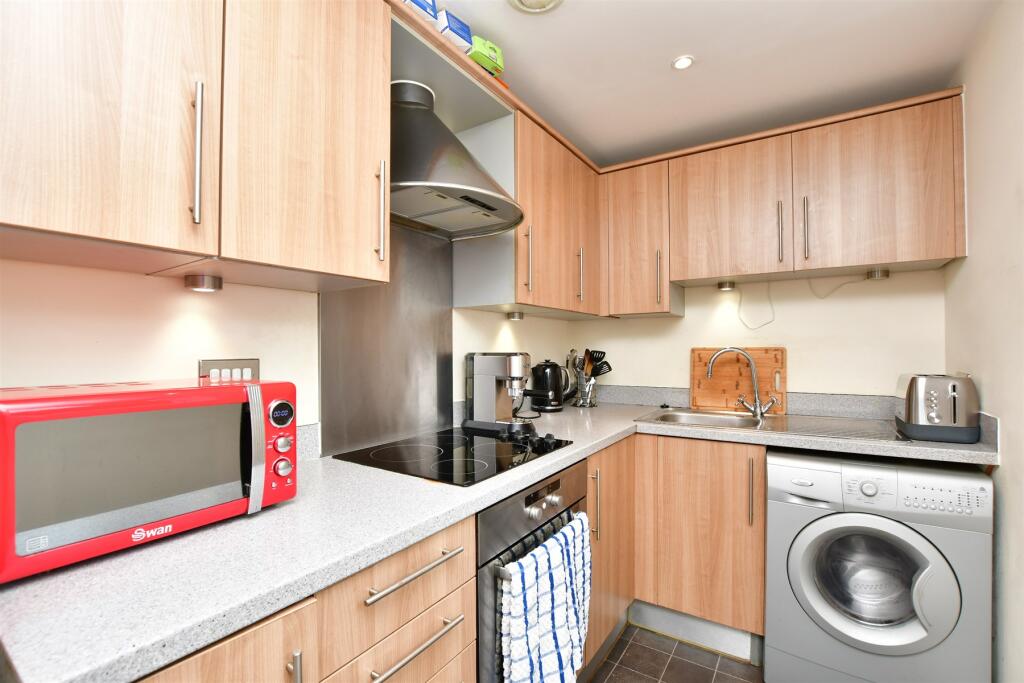 2 bed Ground Flat