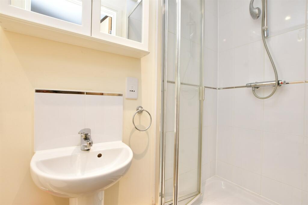 2 bed Ground Flat