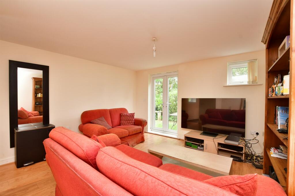 2 bed Ground Flat