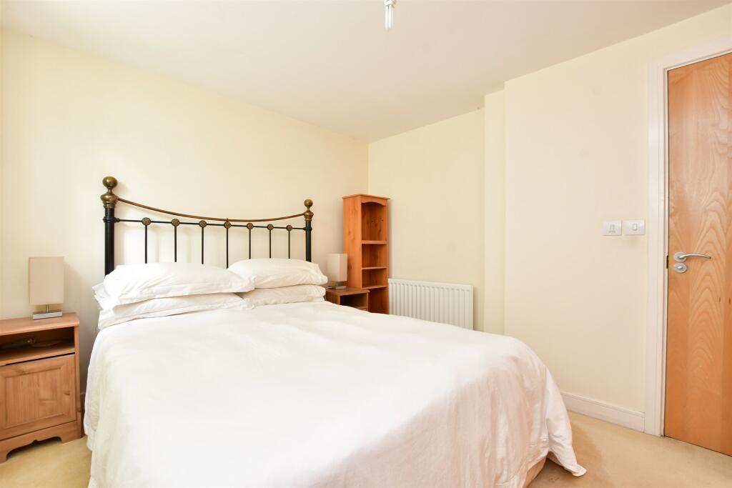 2 bed Ground Flat
