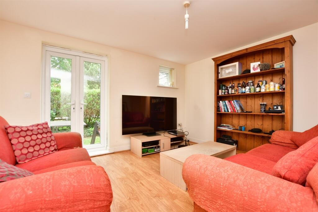 2 bed Ground Flat