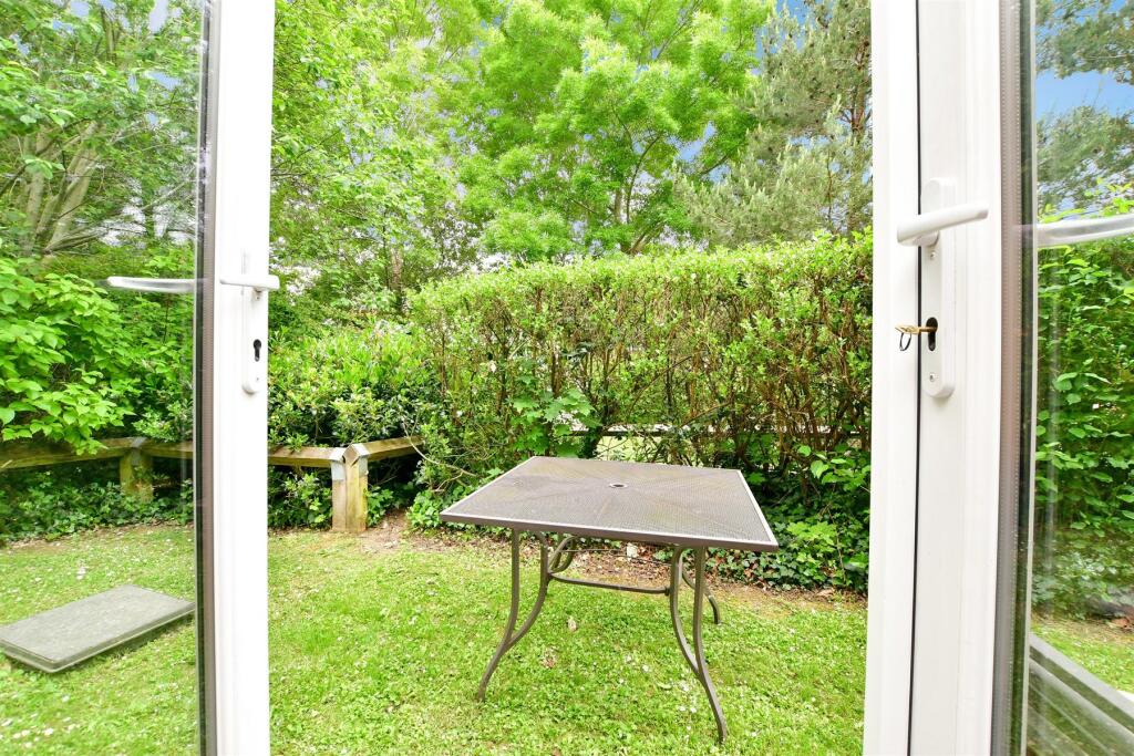 2 bed Ground Flat