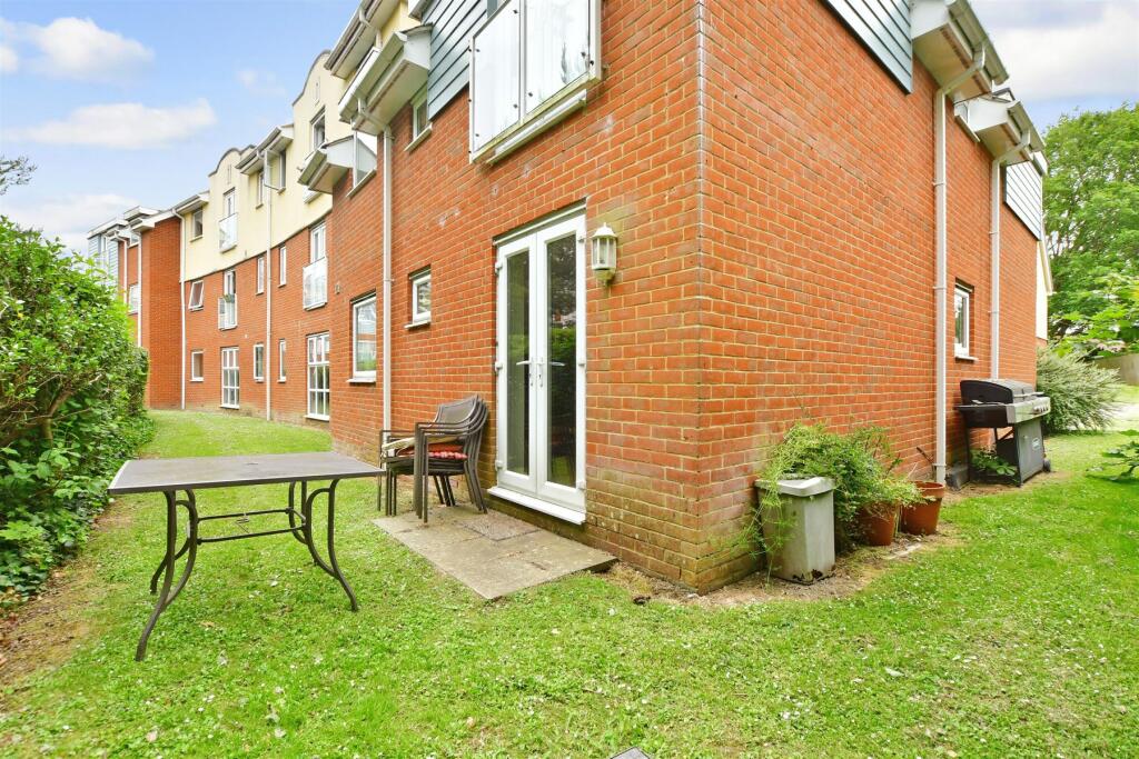 2 bed Ground Flat