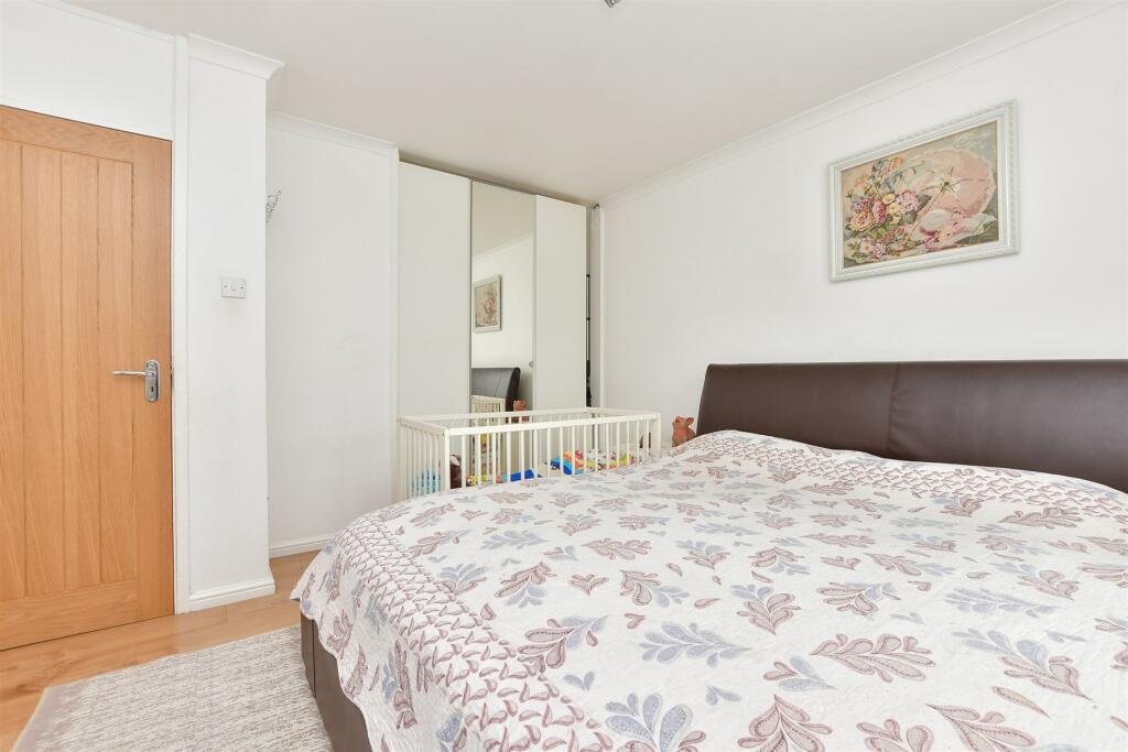 2 bed Ground Flat