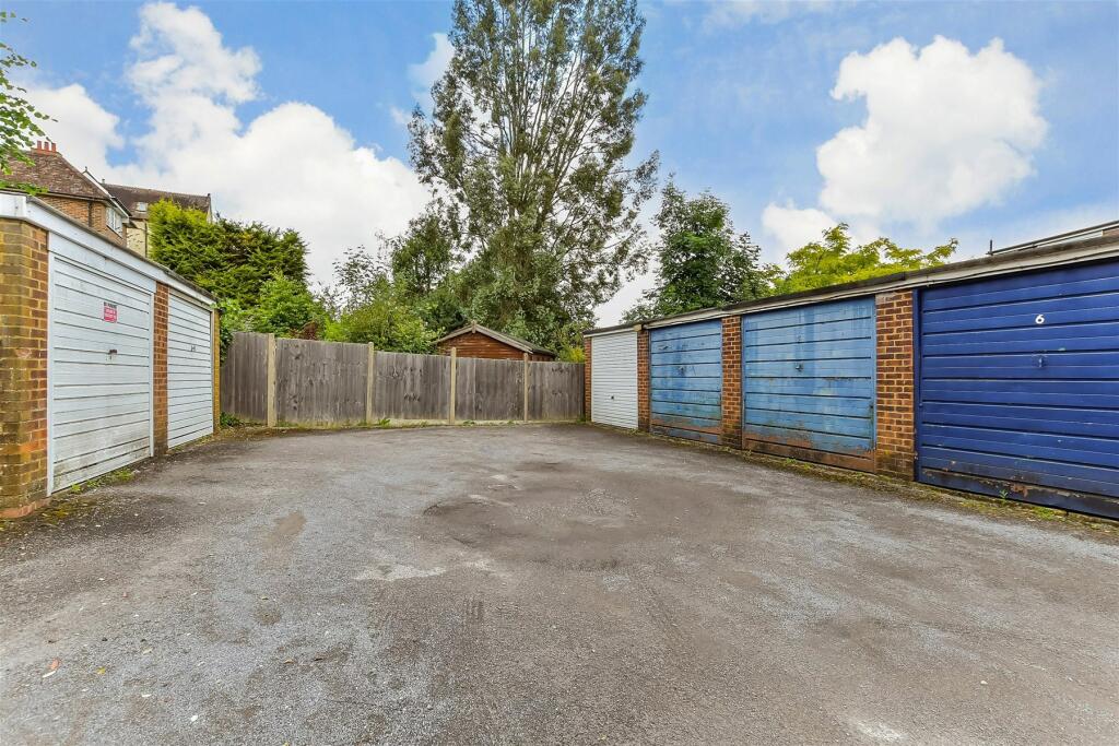 2 bed Ground Flat