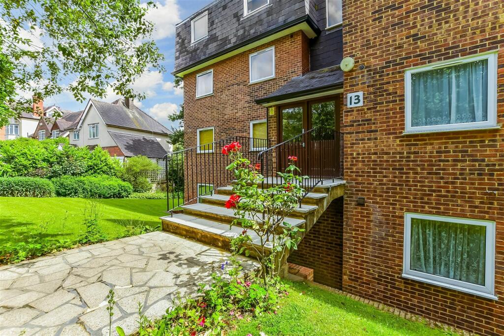 2 bed Ground Flat