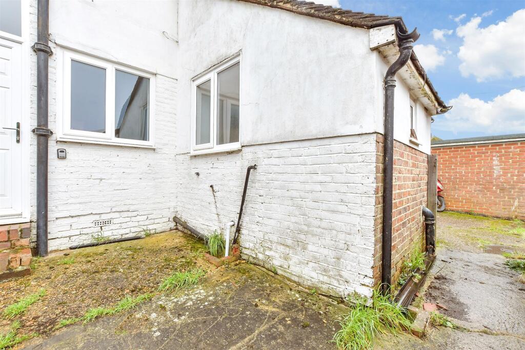 1 bed Ground Maisonette
