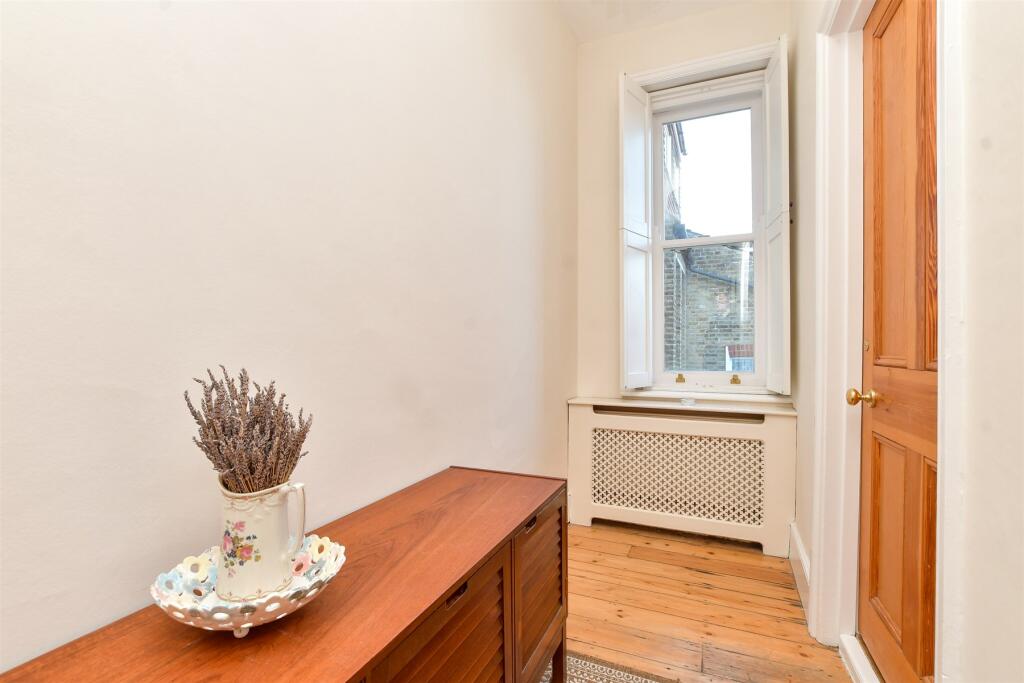 6 bed Semi-Detached