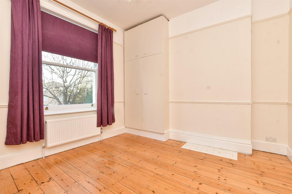 6 bed Semi-Detached