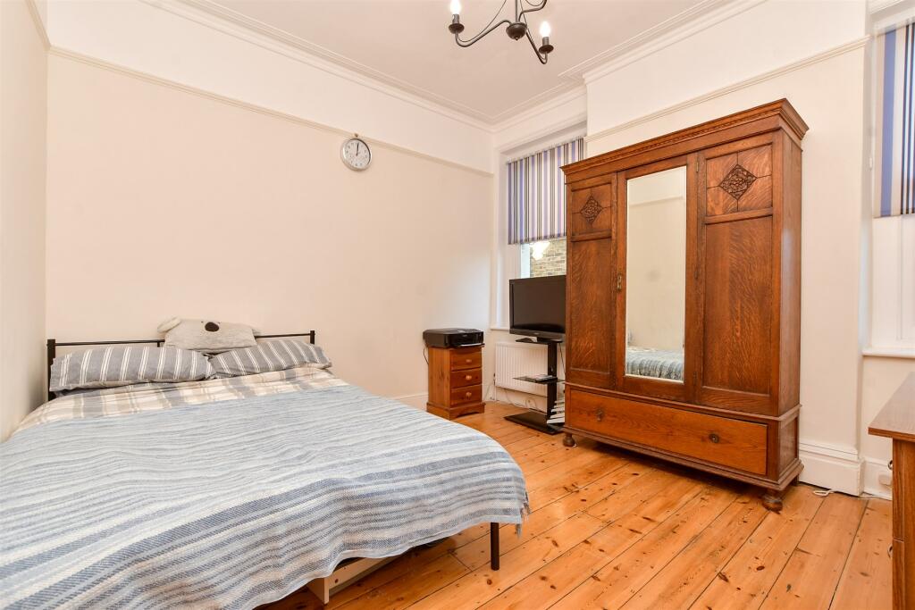 6 bed Semi-Detached