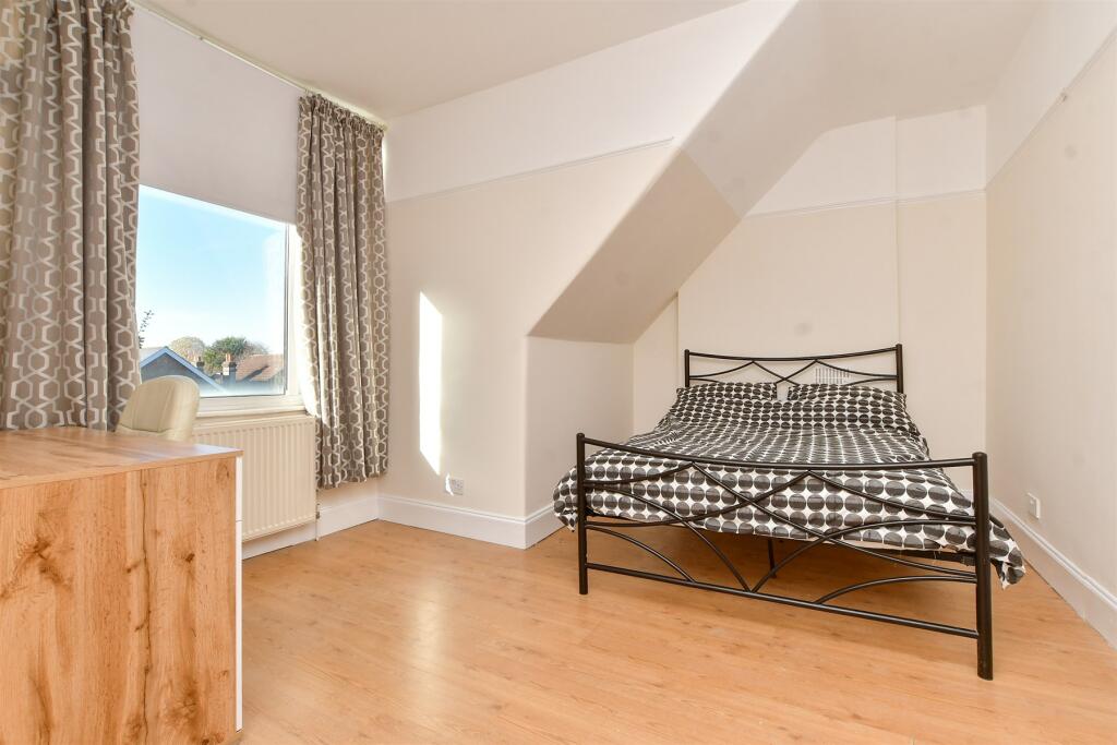 6 bed Semi-Detached