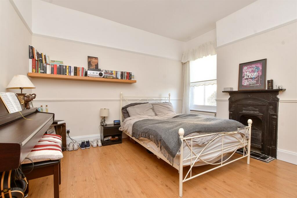 6 bed Semi-Detached
