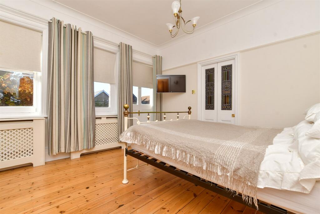 6 bed Semi-Detached