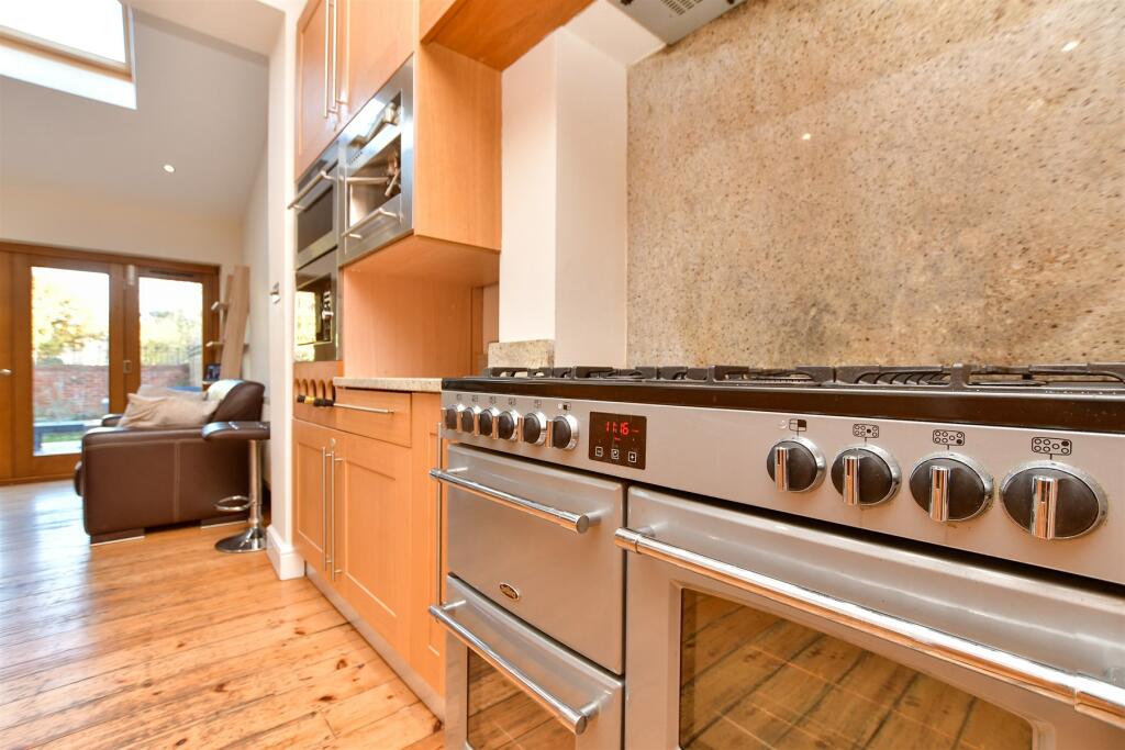 6 bed Semi-Detached