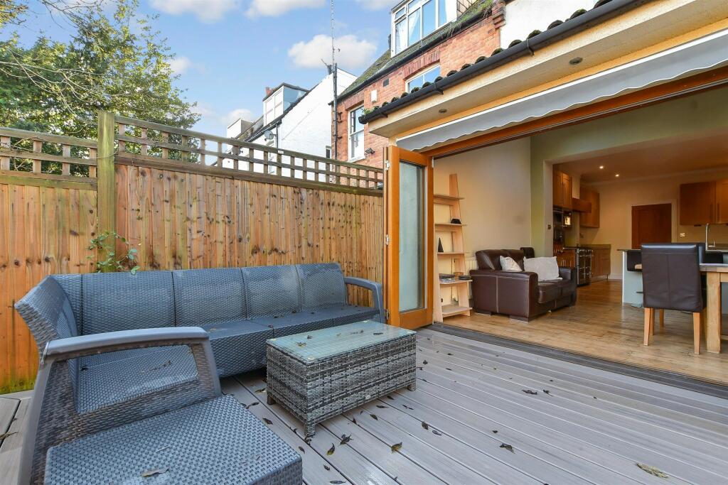 6 bed Semi-Detached