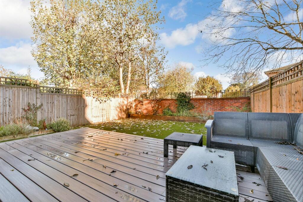 6 bed Semi-Detached