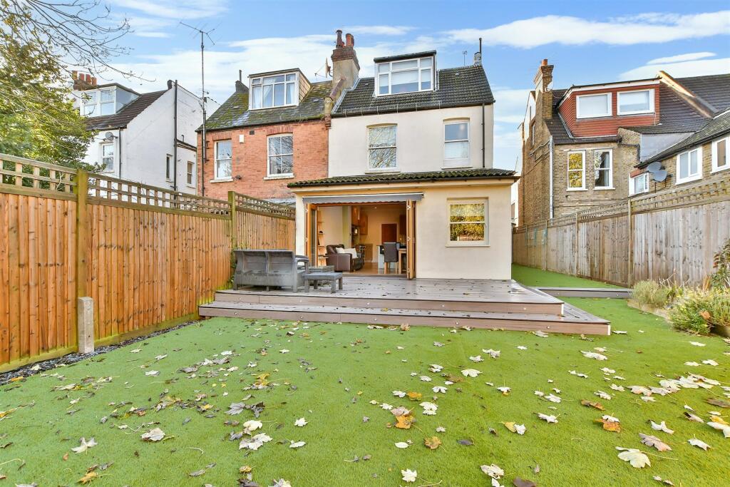 6 bed Semi-Detached