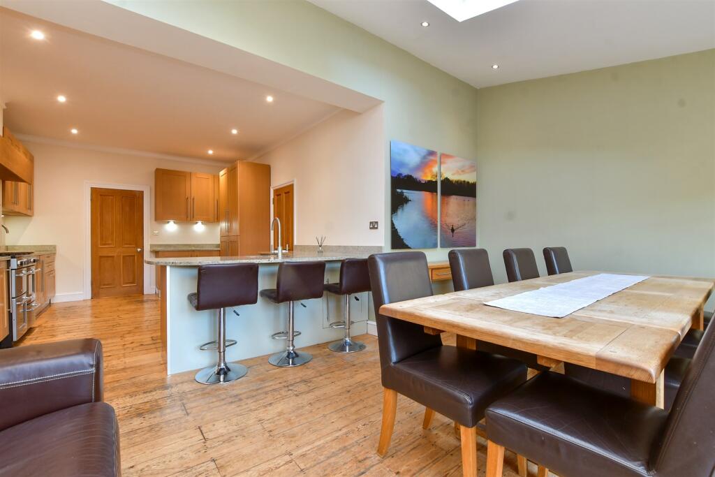 6 bed Semi-Detached